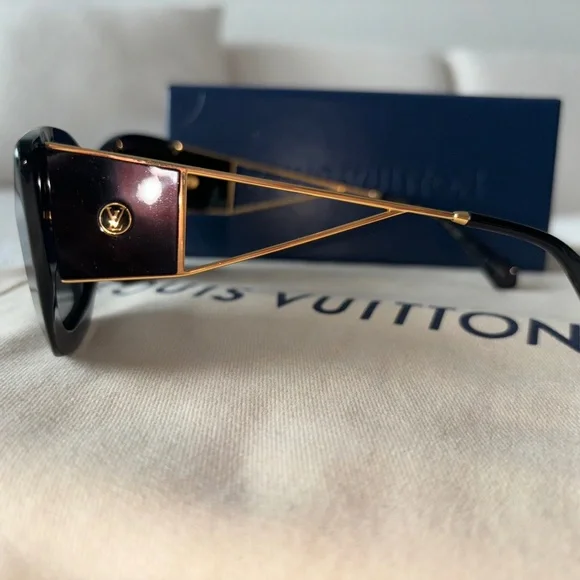 Louis Vuitton Sunglasses Black/Gold - Picture 4 of 8